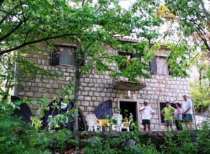 2-х этажный каменный дом в 5 км от  Вирпазара.