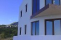 Новый солнечный двухэтажный дом в стиле модерн с панорамным видом на море