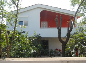 Двухэтажный дом в Утехе.